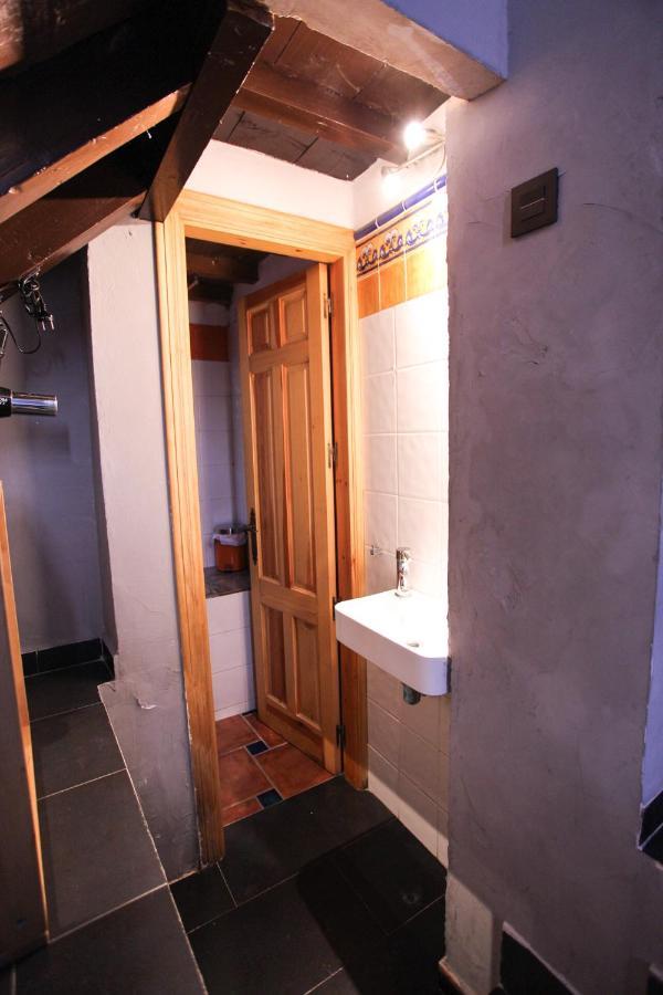 Gasthuis Barbatuke - Art & Hostel
