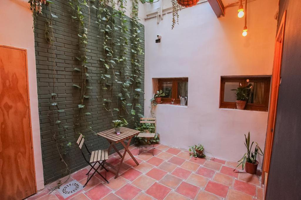 Gasthuis Barbatuke - Art & Hostel